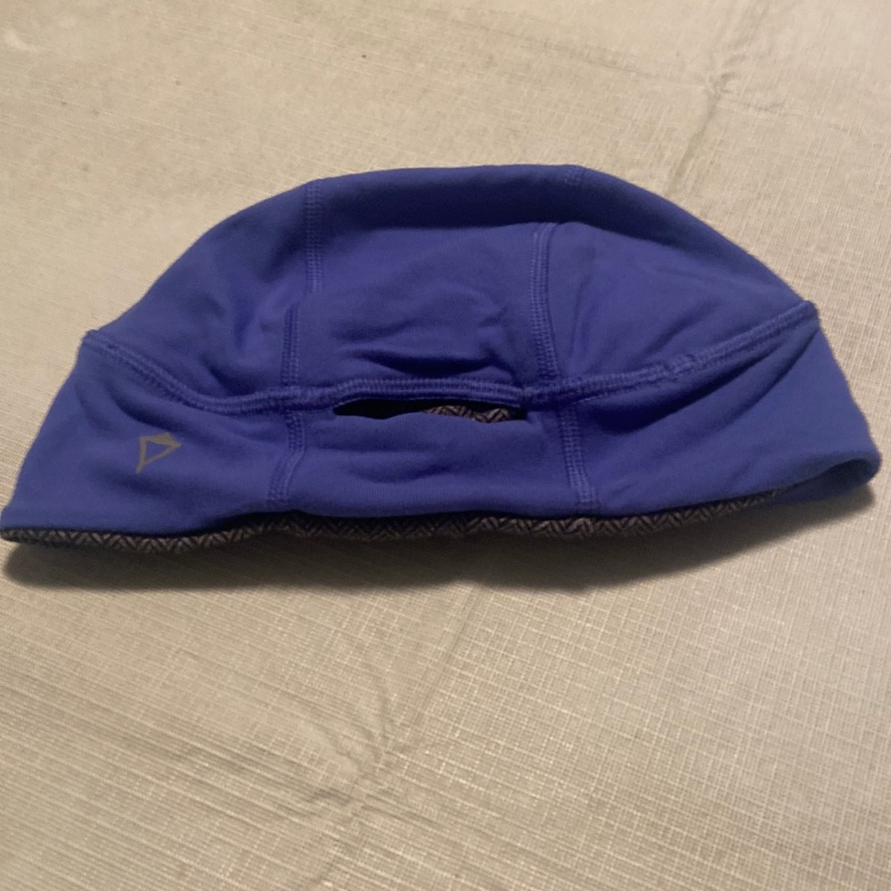Reversible winter hat